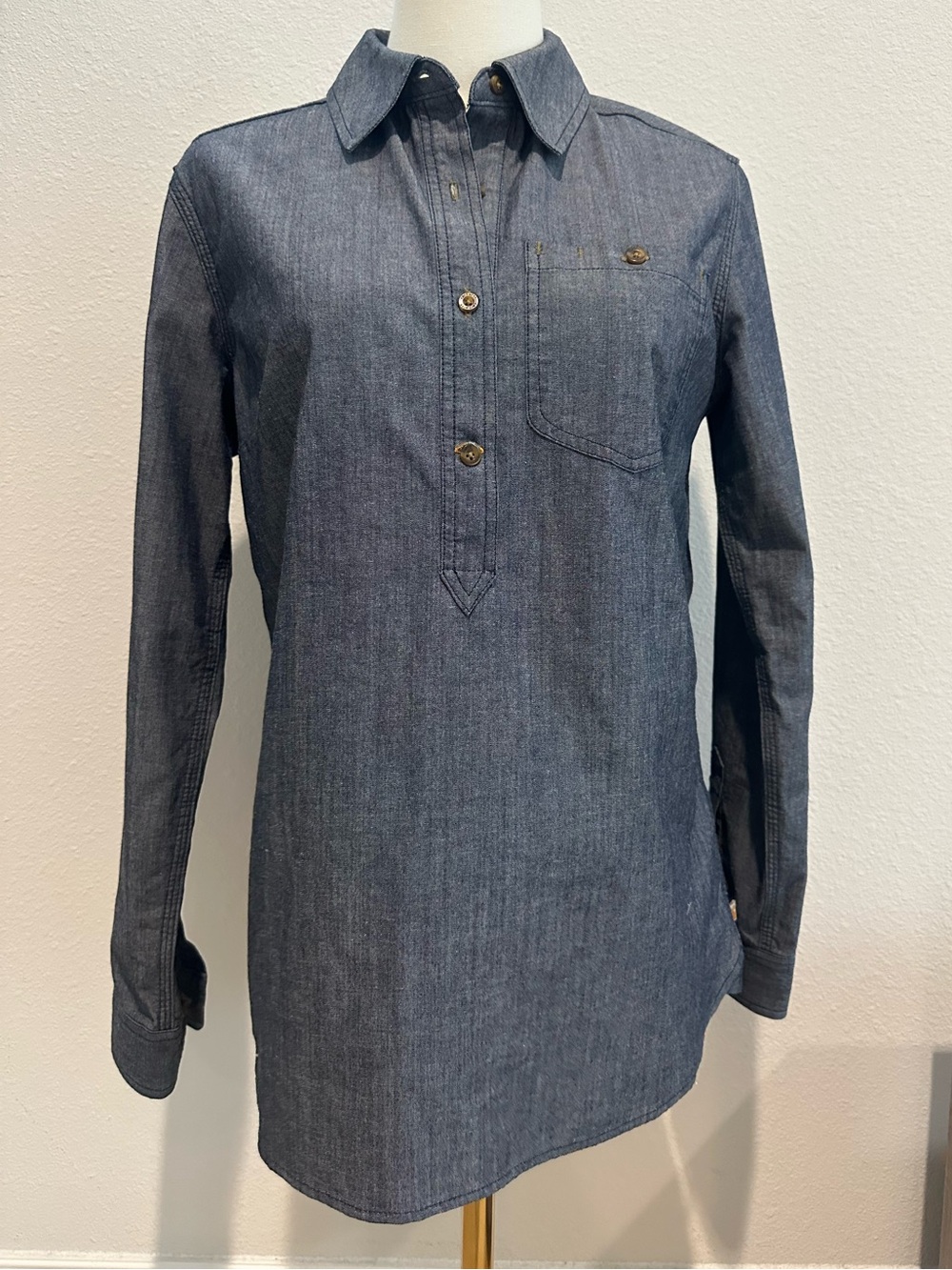 Carhartt Women's Rugged Flex Relaxed Fit Long-Sleeve Chambray Shirt